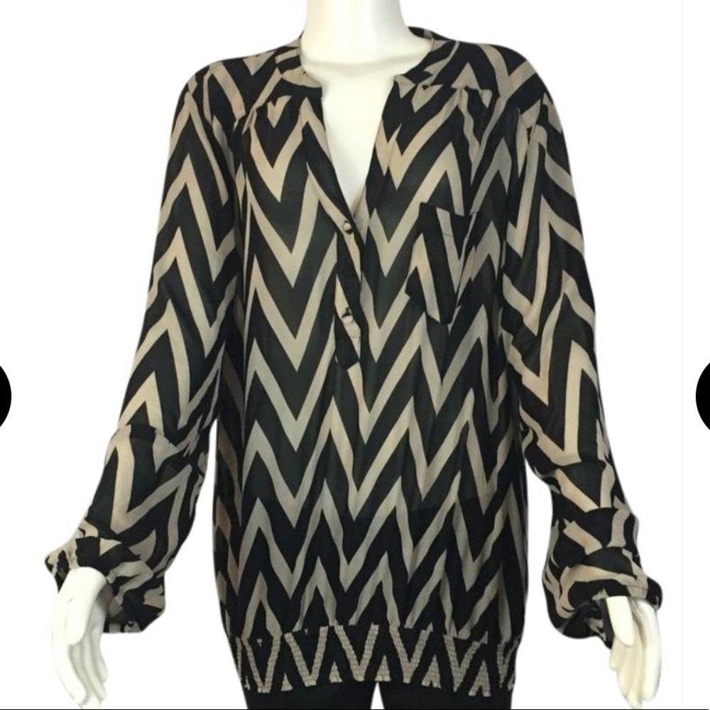 Torrid black/tan zig zag pattern 100% polyester blouse elastic wrists/waist